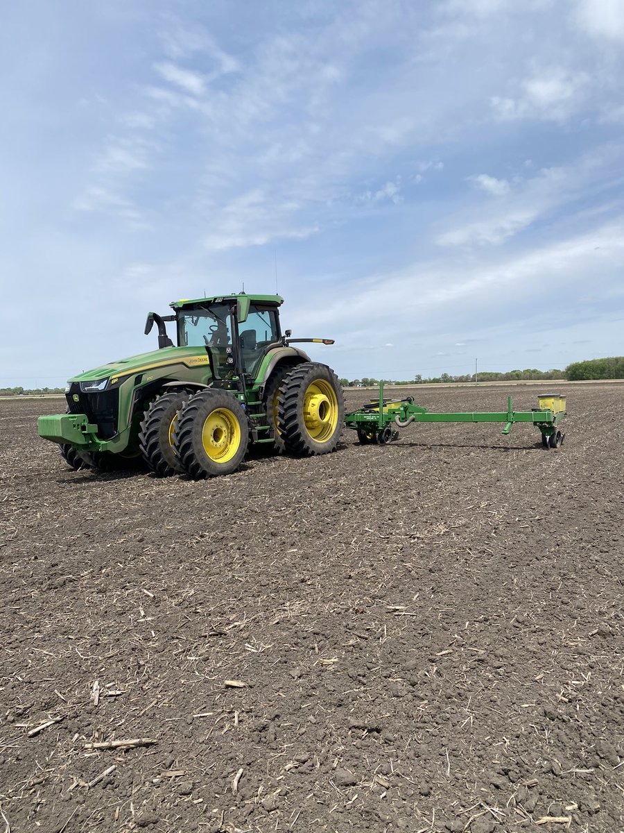 Planting some @Bayer4Crops male rows today #plant21 #deeresighting