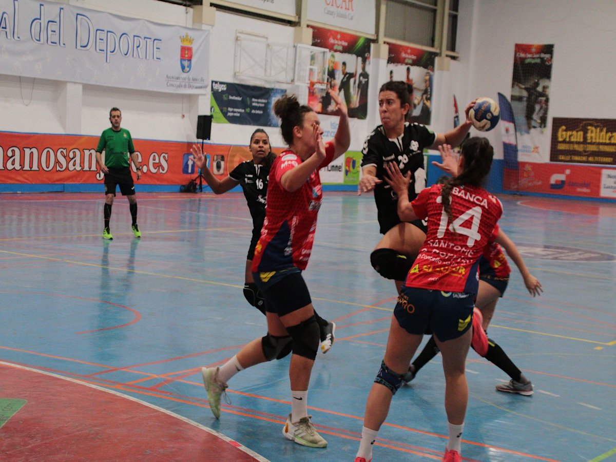 BmPorrino's tweet photo. DHF| Final del encuentro y empate‼️

@BMSanJoseObrero 22
Conservas Orbe Rubensa Bm Porriño 22

📸 CICAR Lanzarote Ciudad de Arrecife

#aRevolta https://t.co/CUuW7UTPK9
