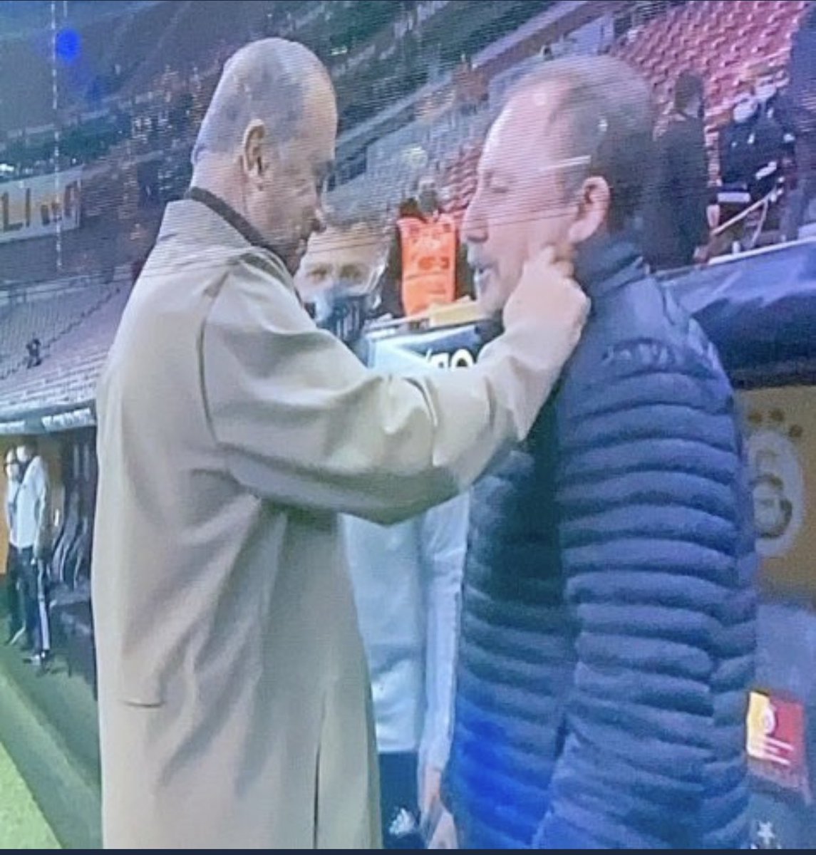 havaya girersen galatasaray çakar sana!
kolay değildir rakip sahada şampiyonluk turu atmak bilen bilir.
#Galatasaray