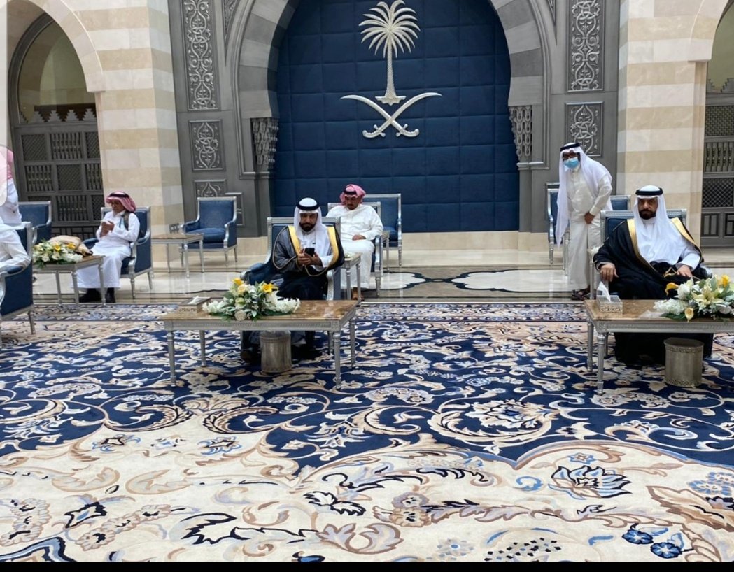 mmmm1mr's tweet photo. صاحب السمو الملكي الامير محمد عبد الرحمن عبد العزيز
وصاحب السمو الملكي الامير سعود عبدالرحمن عبدالعزيز
الامير د.نايف فواز الشعلان
الامير د.سعود فواز الشعلان
الامير فيصل سعود الشعلان
يؤدون صلاة الجنازه في الحرم المكي 
علىوالدة صاحب السمو الامير محمد عبدالرحمن عبدالعزيز
يرحمها الله https://t.co/Dx9oWtix4X