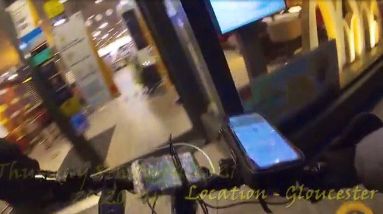 さる 2000回記念に自転車を盗まれた配達員 On Twitter ロンドンの配達員さん P中にチャリ盗まれるもgpsで追跡し 犯人確保して 警察に突き出すまで 鍵も大事やけど やっぱgpsほしいなぁ Https T Co Hqrqmkp86r