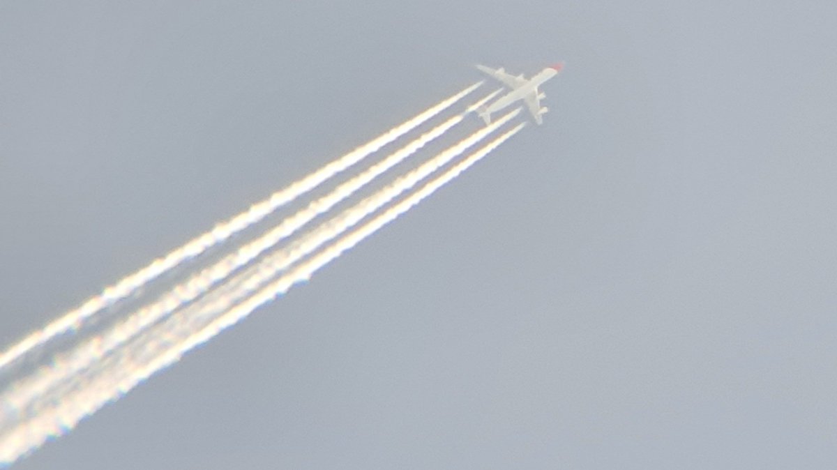 maglorfin's tweet photo. This was @flyedelweiss @Airbus A340 reg. HB-JMG which first flew in November 2003 and was today spotted at FL 400 over #Ljubljana, #Slovenia on its way from MLE 🇲🇻 to @zrh_airport 🇨🇭. #planespotting 🔭✈️ #avgeeks #avgeek #aviation #nofilter #note10plusphotography https://t.co/kF4Zyq03gr