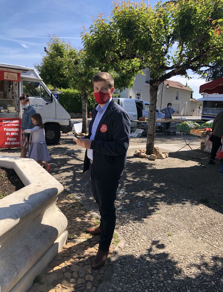 [Marché de Razac-sur-l’Isle]

Aujourd’hui nous étions présents sur le marché de Razac-sur-l’Isle pour rencontrer les Razacoises et Razacois. 

➡️Nous leur avons donné notre lettre de candidature et avons échangé avec eux sur cette échéance primordiale pour notre vie démocratique.