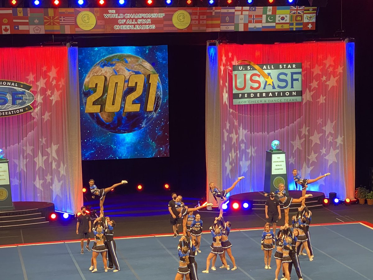 cheerUPDATES's tweet photo. Bless Oklahoma! 🙌 @twistandshout1 Exodus with a strong Day 1! Shout out to friend &amp; Diamonds alumnus @mariahhhhtayyy on your Worlds coaching debut! 😍 https://t.co/iJvbO7X4jM