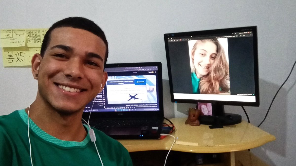 ordeplocutor's tweet photo. Apesar da distância, seguimos assistindo o encontro da #qualidadecotil juntos! (Vestindo o prêmio do ano passado hahaha)
Amamos esse curso, amamos esses professores! ❤️
@giovaaaannaa
@murilodaviola https://t.co/XAgGf6z9oC