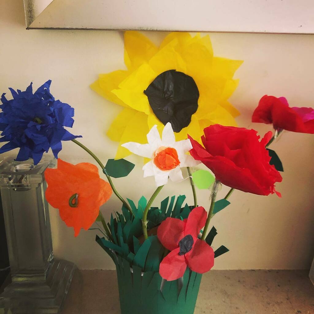 Vividoutcomes's tweet photo. Little person and I made our own wild flowers this rainy morning together. We forgot everything for a while, whilst we literally made our own ‘happy’. ♥️

#timeout #screensoff #stayedinside #qualitytime #flowers #flow #teamwork #creativity #nature https://t.co/J1LLYErchl https://t.co/O818DuqdUC