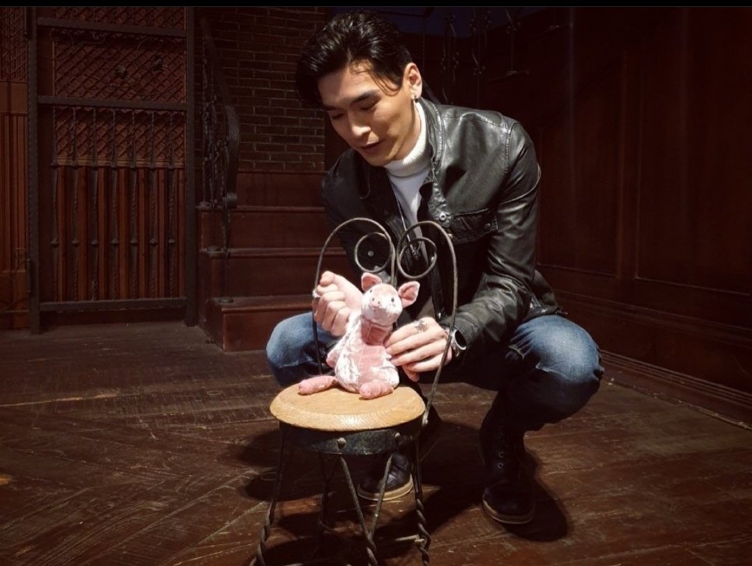 charles_lisr's tweet photo. Shancun and his Xiao Cun 🐷

cr. @charles_lisr IG - 210508 -
#HIStory4 #CharlesTu https://t.co/qq81Krk5mY