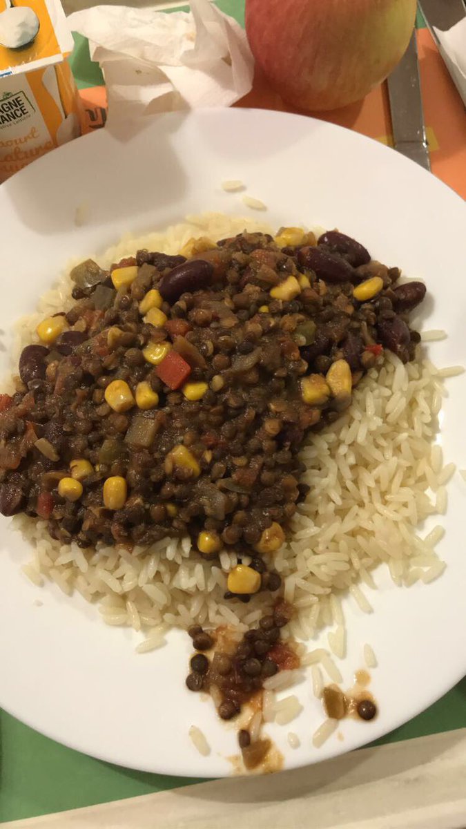 15/12/20 - Apparemment un « Chili végétarien » : une plâtrée de lentilles (censées remplacer la viande) et de légumes sur son lit de riz