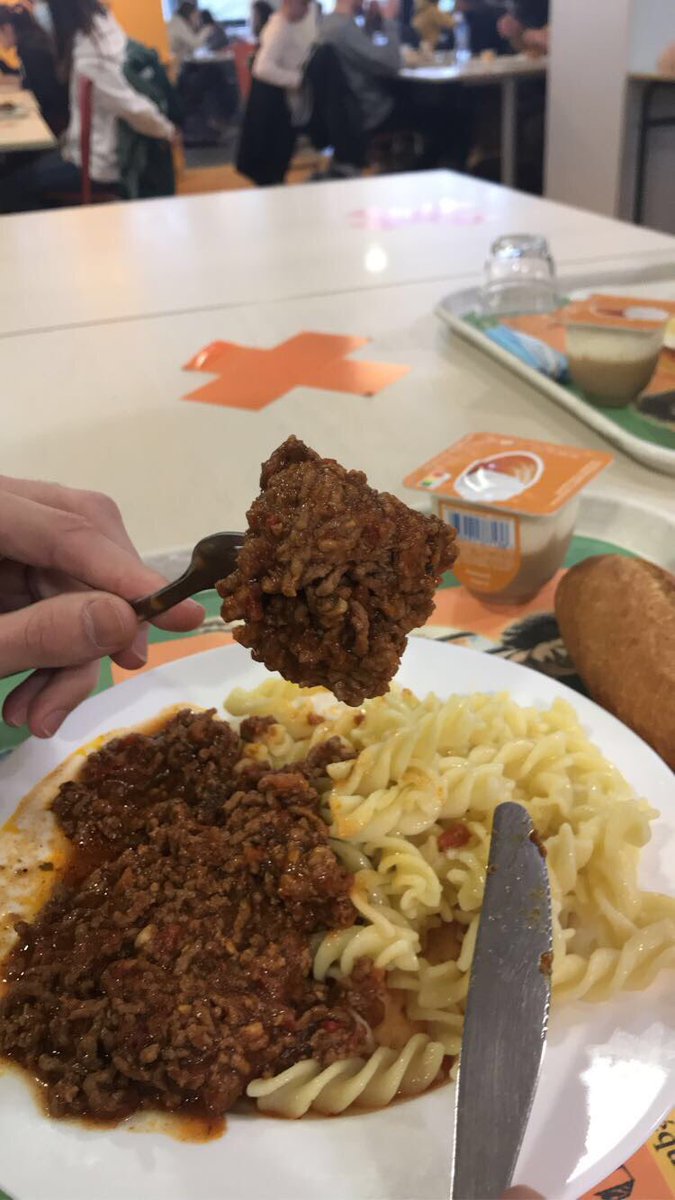 01/02/21 - Pâtes bolognaise : dès la rentrée on a le droit à un bloc de viande ça donne envie