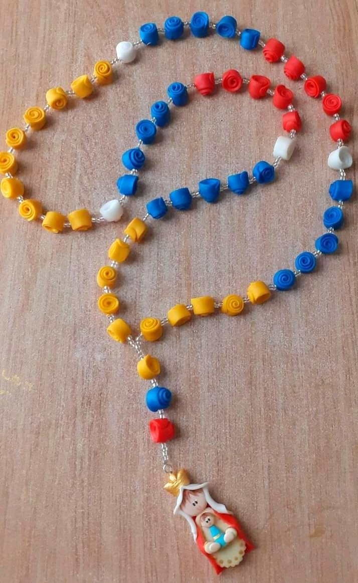 Rosario tricolor con la Imagen de Nuestra señora de Coromoto. 
Regalame un RT y un ❤