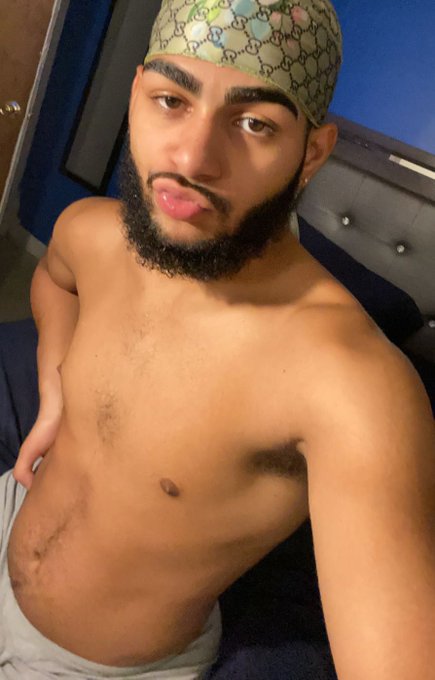 Watch gorillaglue327's leaked NSFW photo on TwXstars