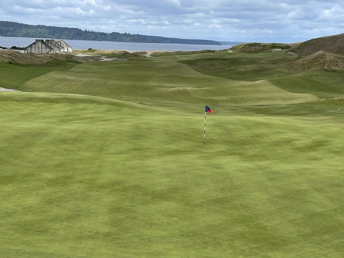 CBSolstice's tweet image. A great weekend to get some training work in at @ChambersBayGolf for the @CBSolstice  presented by @TommyBahama. The pin position on 18 today is right where we’ll have it on June 27. Keep those @pledgeit pledges flowing... we are approaching the 20% milestone for @TheFirstTee