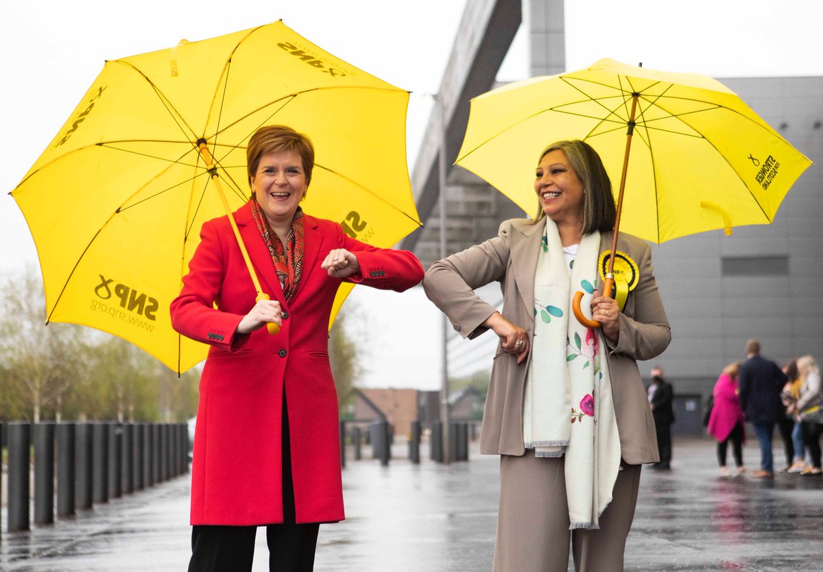 belperbarlow's tweet photo. First Minister and @theSNP leader @NicolaSturgeon congratulates @kaukabstewart on becoming the first female ethnic minority MSP : #SP21 #ScottishElections21 #Scotland #paimages https://t.co/0Yr1RoRic5