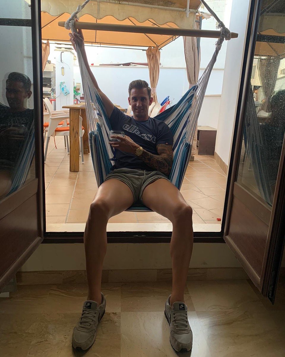 Acostúmbrate a ganar en silencio y que mundo piense que vas perdiendo.