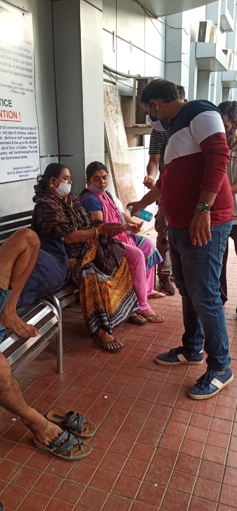 BhuyanMiten's tweet photo. Noble Cause Berhampur Team extended their hands on the needy time ... As much as we can will do to save the people of Berhampur. 🙏 https://t.co/7EMRVuVZ0T