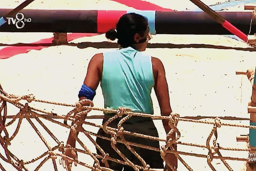 AyMerOfficiall's tweet photo. Kızlarımız karşı takıma hiç fırsat vermeden 4/4 ile devam ediyor 👊💪

| #Survivor2021 | #MerveAydın | #AyşeYüksel | https://t.co/5kQdUQWKwg