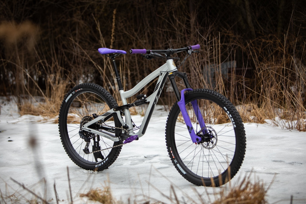 IbisCycles's tweet photo. Who doesn't 💜 purple?
Another incredible build from our Polish friends @blackbird.bike!
📸: @behere.photo
#IbisRipmo #Ripmo #RipmoAF #Ripmoworkless https://t.co/ncbBLkPEm5