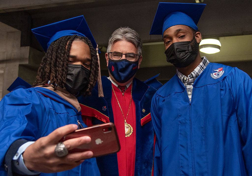 duqedu's tweet photo. Hats off to the @DuqBiz Class of 2021! Congratulations! #DuqGrad 🎓 https://t.co/bYw3SguD0j