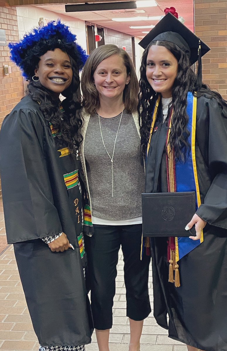 MuskingumWBB's tweet photo. Congrats @Og_Mayy, @olivialang22 and @KacieLeppla — you’ve made us all so PROUD. 📚🏀🐟🎓
#LongMagentaLine #MuskingumGrad2021 https://t.co/q8WDzEOII7