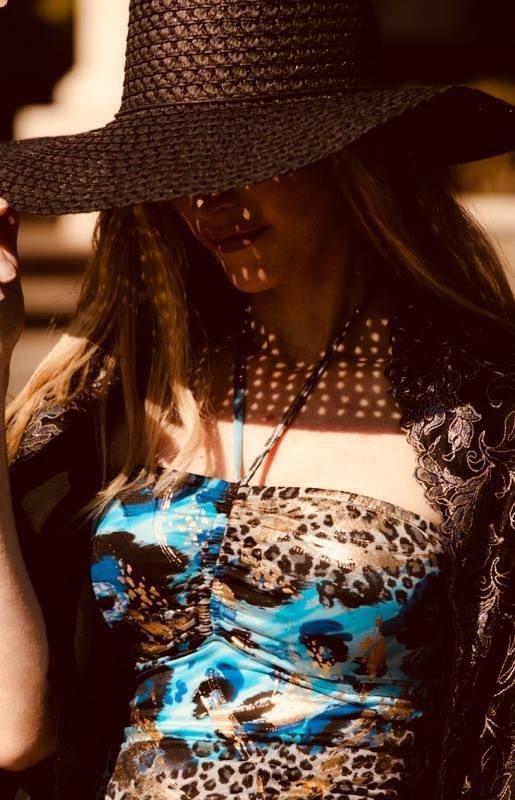 kelleecade's tweet photo. Derby may be done, but hat 👒 season has just begun! #hatmodel #lifestyleblogger #countrystarwife #caligirl https://t.co/KFD0Q7cnPr