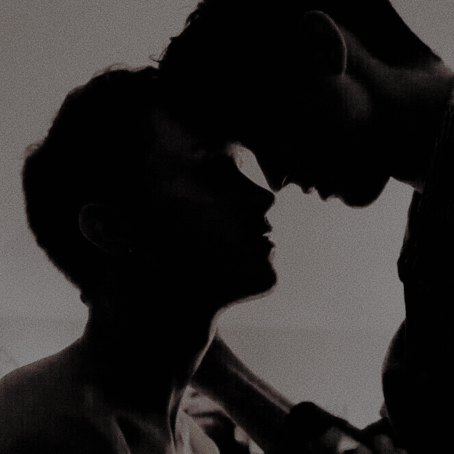 marvelbugnoir's tweet photo. 𝒏𝒖𝒎𝒃𝒆𝒓 1 — lukadrien au

Adrien está no auge de sua carreira como ator,ele é o primeiro em todos os rankings de entretenimento, até mesmo na lista dos homens mais desejados pelas mulheres. Tudo muda quando o queridinho novato, Luka, ameaça a popularidade do garoto número 1. https://t.co/61nZ9Fl7BF