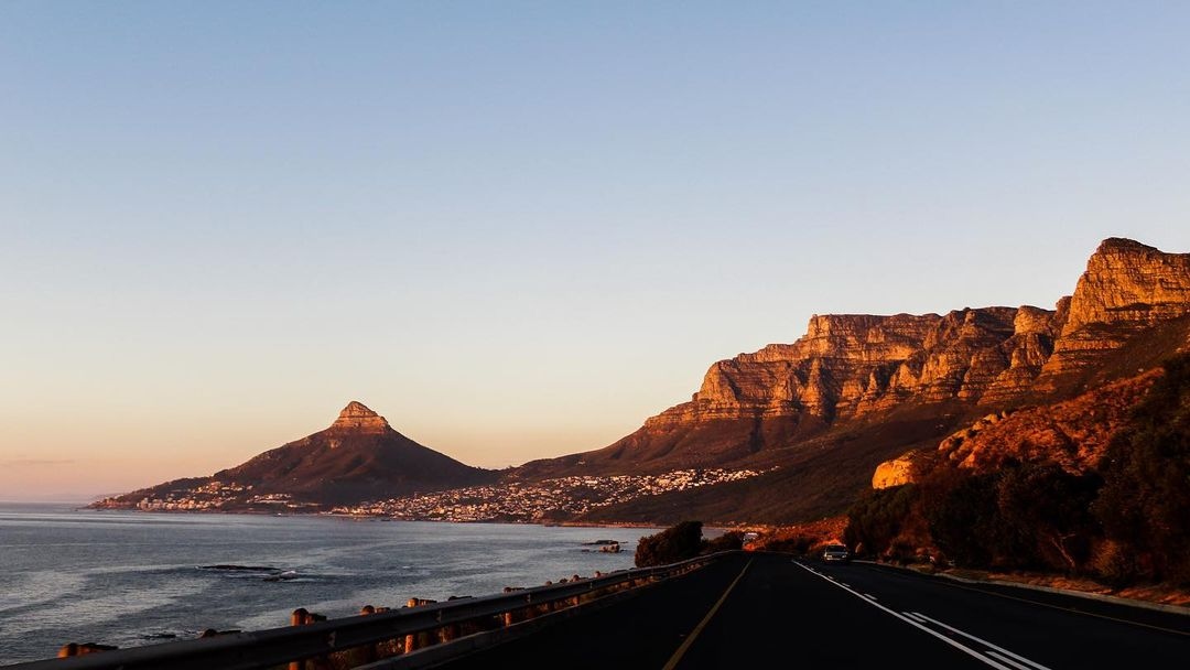 capetownmag's tweet photo. Beautiful sunsets every day💛  Tag your sunset buddy🌄

"Let’s just drive into the #sunset" 

📸  @capetownonly

#capetownmag #capetown #southafrica #lockdown #tablemountain #sunset #sunsetdrives #ocean #roadtrip #drives #sunsetlovers #sunday #sundaymood https://t.co/o58H19TIhD