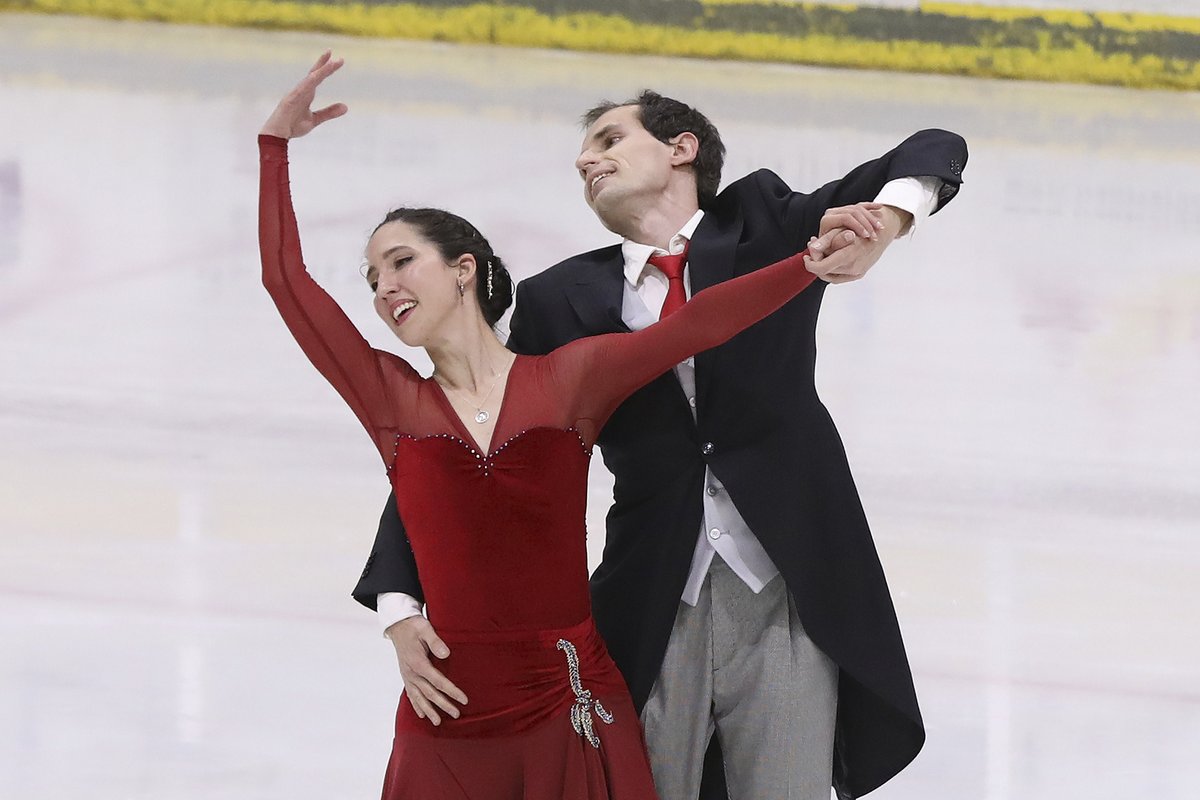 Arte sobre hielo ⛸️❄️🤩

📸 <a href="/Josegallegofoto/">Jose Gallego Photo</a>

#ViveElHielo #figureskating #ballet #copafederación