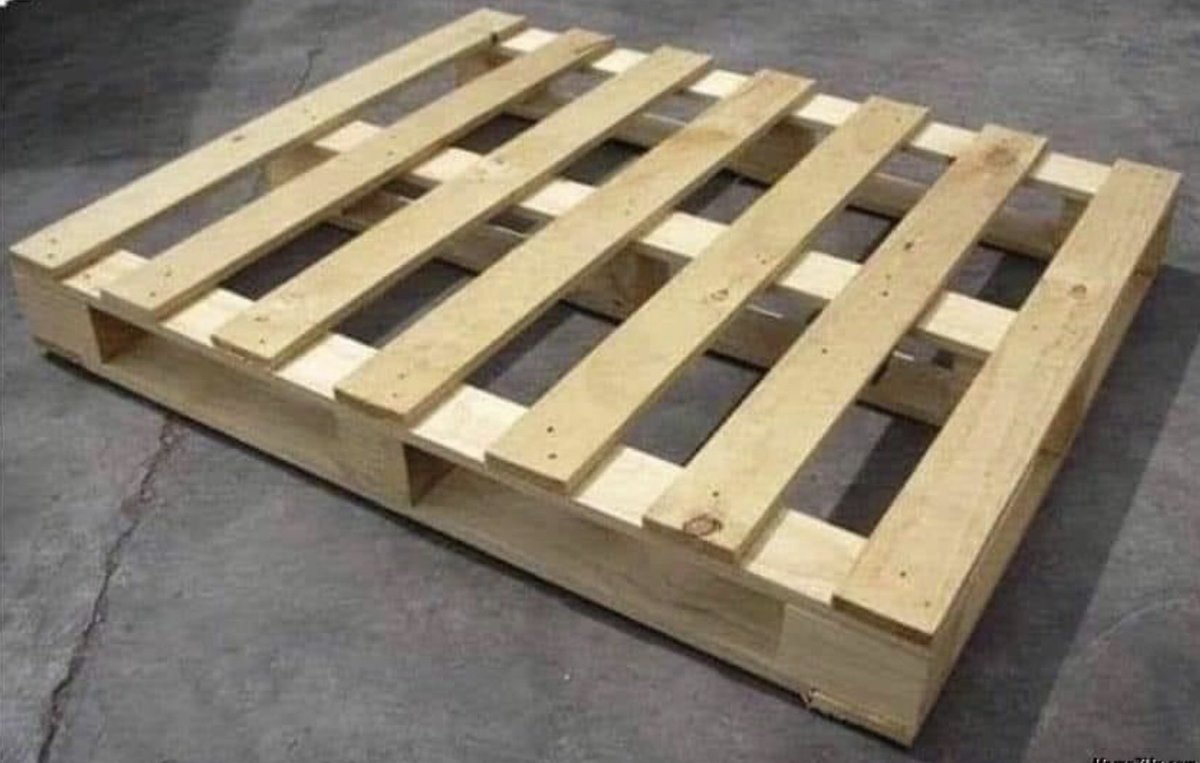 daveguitarjones's tweet photo. It took me all day, but I finally finished.
A pallet I made from an old coffee table. https://t.co/ABKwXaTEpL
