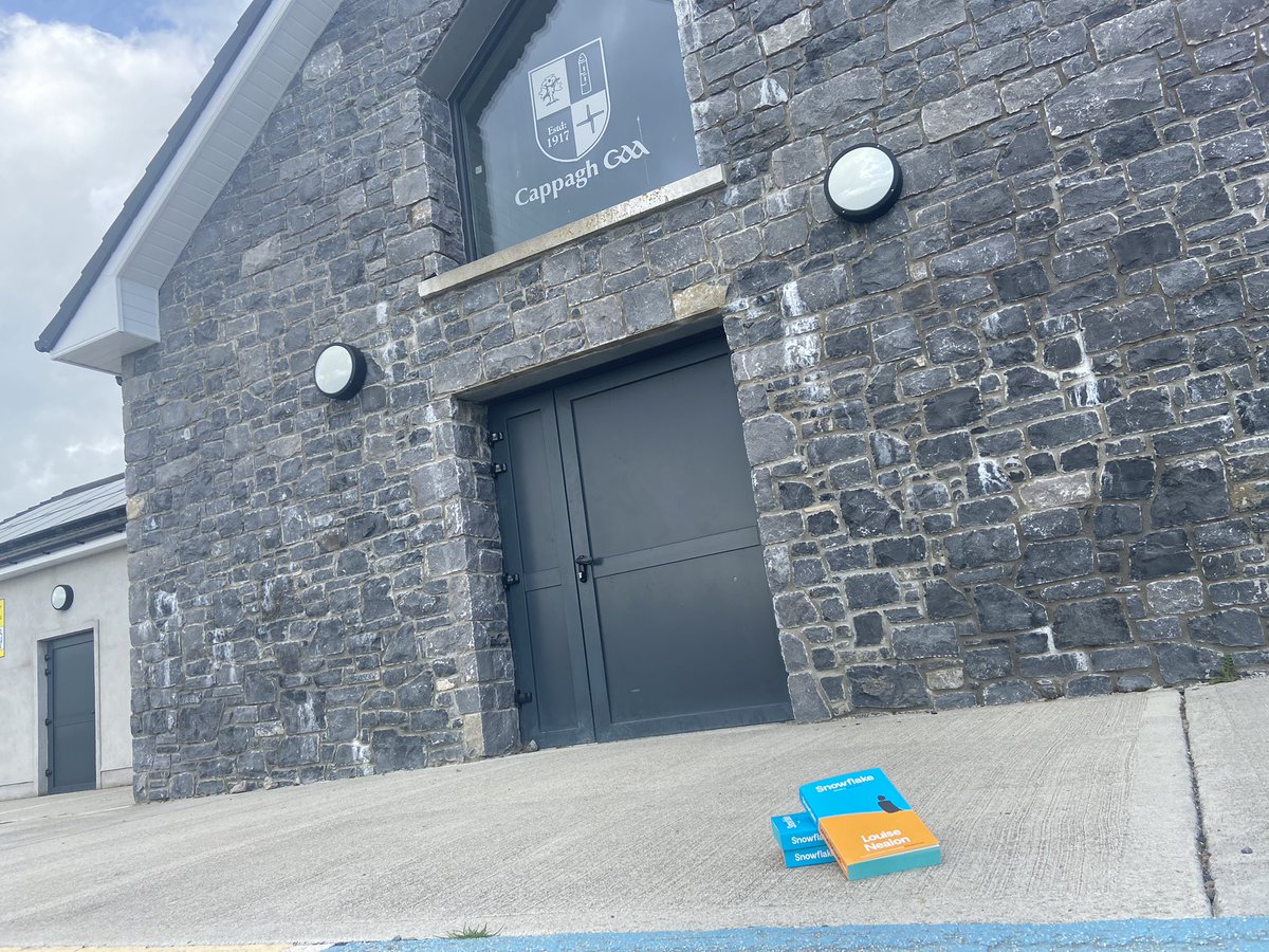 CappaghGAA's tweet image. Excited as our player @Louise_Nealon stopped by with a sneak peak of her debut novel - #Snowflake. We are all so proud of Louise!  snowflake is available in all good bookshops!  #localceleb