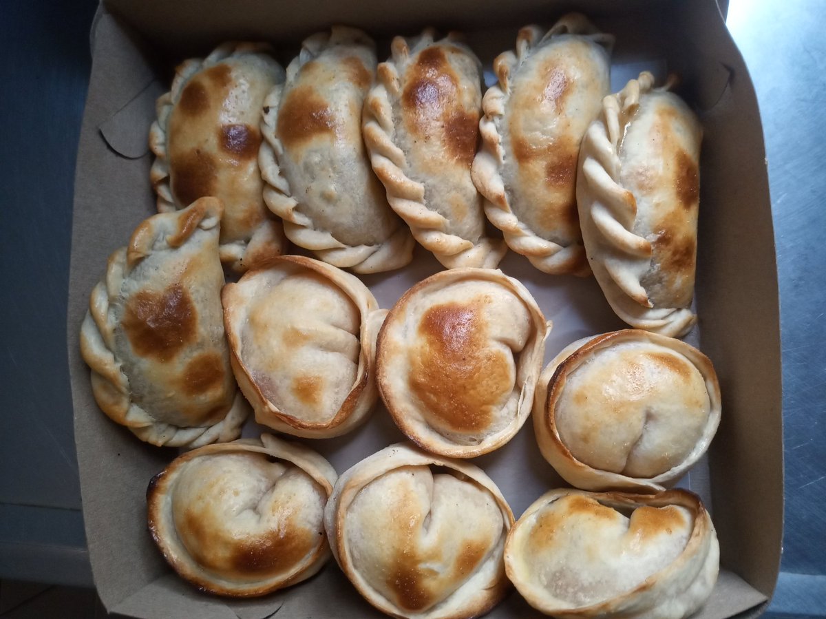 Hola!! Para este finde tienen estás ricas empanadas, con masa bien casera!

$250 1/2 docena
$450 1 docena
$600 1 docena + 1 coca 2l o 2 latas Imperal rubia

📳 351 252965
Insta: variete.comidas

<a href="/NuevaCbaVENDE/">VivirEnNuevaCordobaVENDE</a>
<a href="/pymenuevacba/">Pyme Nueva Córdoba</a>
<a href="/yo_nva/">YoVendoNvaCba</a>
<a href="/Compraventaserv/">Compra Venta y servicios córdoba</a>
<a href="/VivirEnNuevaCba/">Vivir en Nueva Cba</a>
<a href="/VendeNvaCba/">VendeNvaCba</a>