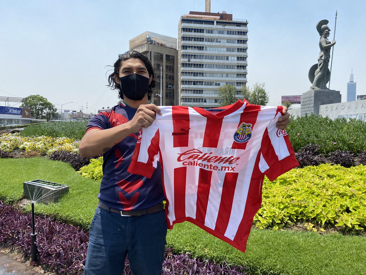 Chivas's tweet image. ¡FELICIDADES AL PRIMER GANADOR! 🙌 🥳 

¡La fiesta del Rebaño sigue, en otro punto de la ciudad con @ChivasFemenil! 🤩🇫🇷

¡115 RT’s para que salga la siguiente pista! 🎁 

#Chivas115