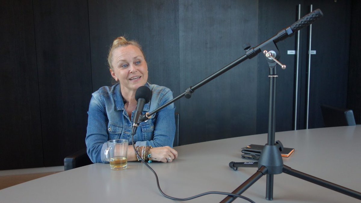 Bianca Seekles, directievoorzitter van Era Contour, vertelt in de Cobouw podcast over de kunst van woningen en buurten bouwen waar je gelukkig van wordt. “Ik heb een enorm bevoorrechte positie dat ik mee kan denken over hoe de stad vorm krijgt.” ow.ly/Xub650EI1W8