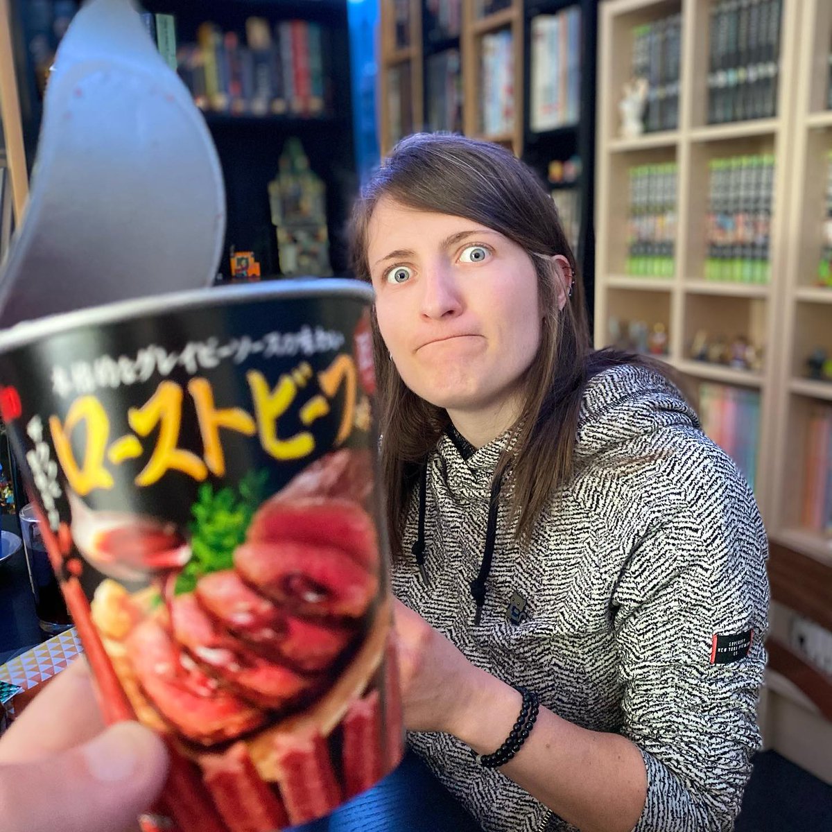 Geek_Gen_France's tweet photo. Cette après-midi c’était dégustation @CandysanShop  avec des trucs délicieux et d’autres beaucoup moins 🤣 @Mokochan_n est toute heureuse avec son œuf Mario 😜 #candysanbox #candysan #japanfood coucou @IciJapon https://t.co/iF5QMccj6F