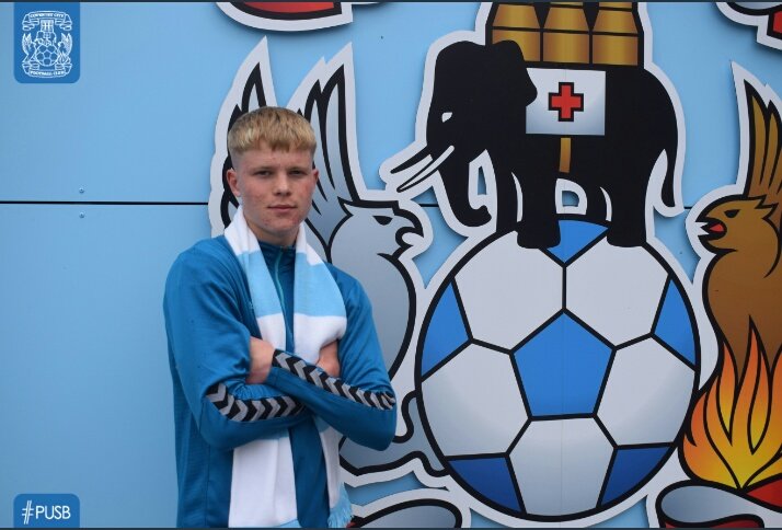reptracker's tweet photo. Ive heard another new face to the Irish set up who will be at the U19 training camp is Coventry U23's Centre half Jay McGrath. Jay's Dad is former #IRLU21 John McGrath 

@_jaymcgrath_ https://t.co/00yOhIrAyY
