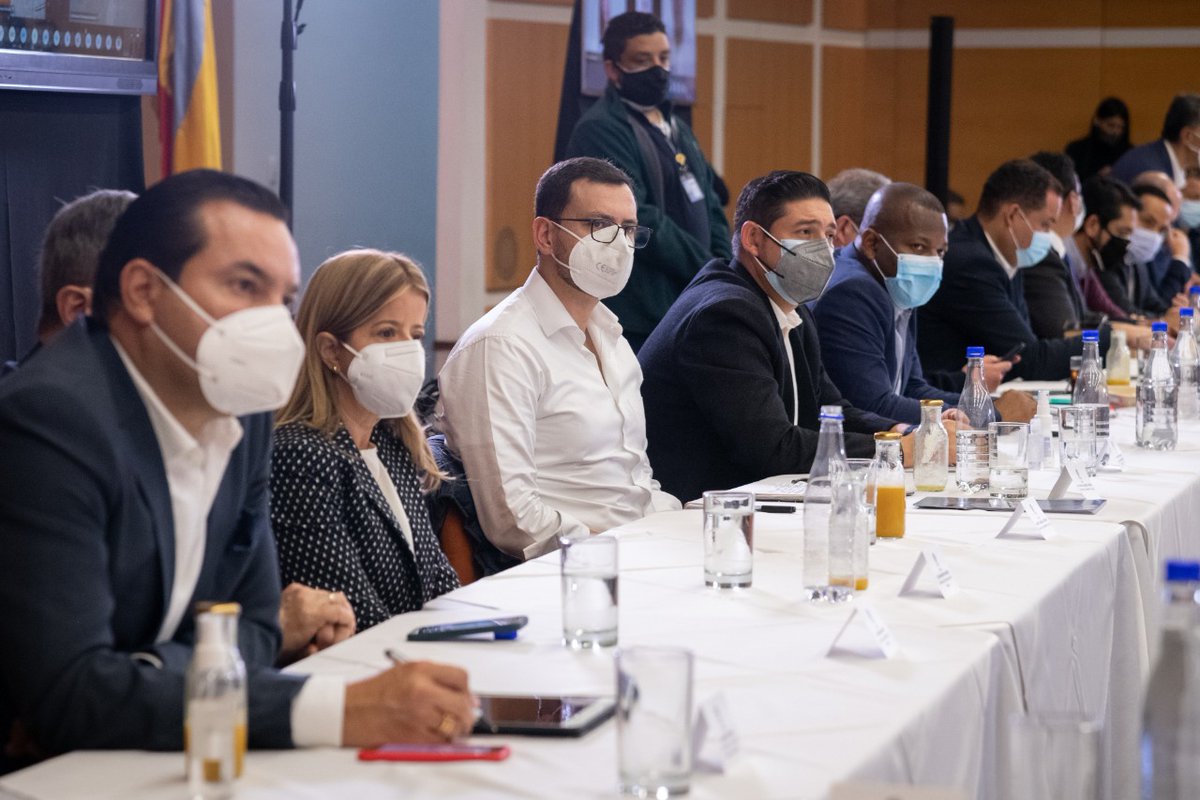 nicolasgarciab's tweet photo. Los gobernadores nos reunimos con el pte @IvanDuque para acordar espacios de diálogo en las regiones con delegados del Gobierno Nal que nos permita escuchar a la mayor cantidad de personas y encontrar soluciones conjuntas. Nuestro total rechazo a la violencia venga de donde venga https://t.co/RQWLUnAW2e