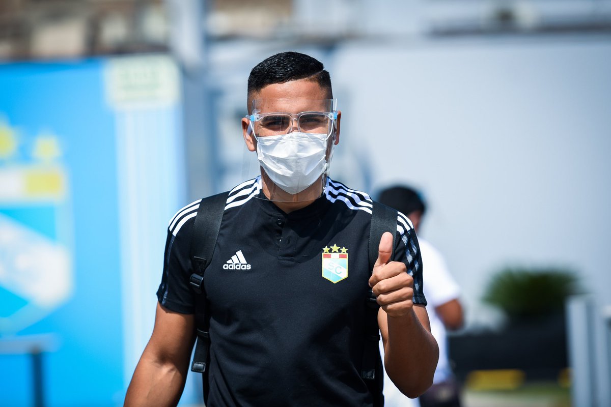 ClubSCristal's tweet photo. 🚎 Rumbo al estadio Miguel Grau 🏟 

#FuerzaCristal
#SomosFamilia https://t.co/hI8nxTe5zu