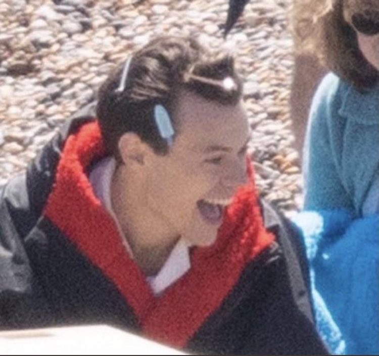 canyonmoonblu's tweet photo. “i listen to               “i skip canyon moon”
harry styles” https://t.co/pKQjed4gXM