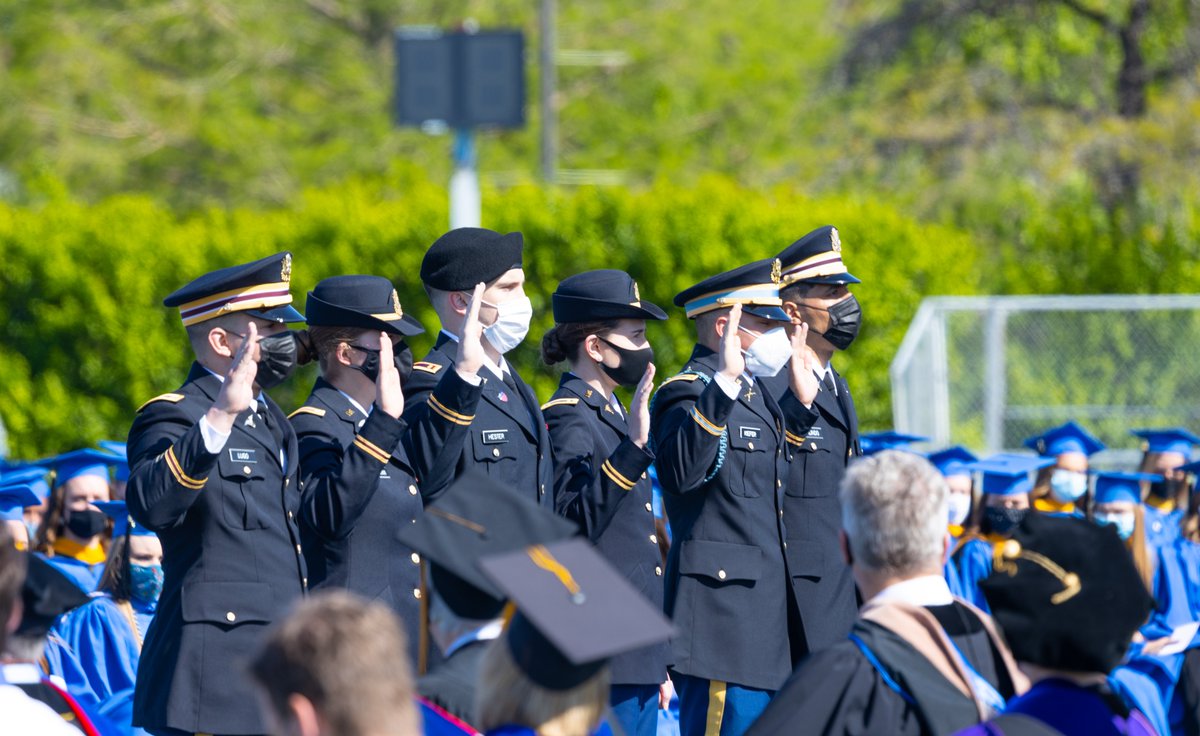 eiu's tweet photo. Congratulations Graduates! 💙🎓🎉 #ForeverEIU #EIUClassof2021 #EIUClassof2020 #EIUCommencement https://t.co/dz7Uiw1klg