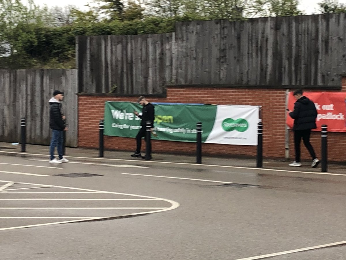 JPGrumpyB's tweet photo. ASBO louts outside @sainsburys Mansfield circa 19:15 Urinating outside store and no masks in store. Drinking in public. Worse for wear. Will you do anything @nottspolice as shop staff did nothing #makethetownproud https://t.co/mHlDUSOWAi