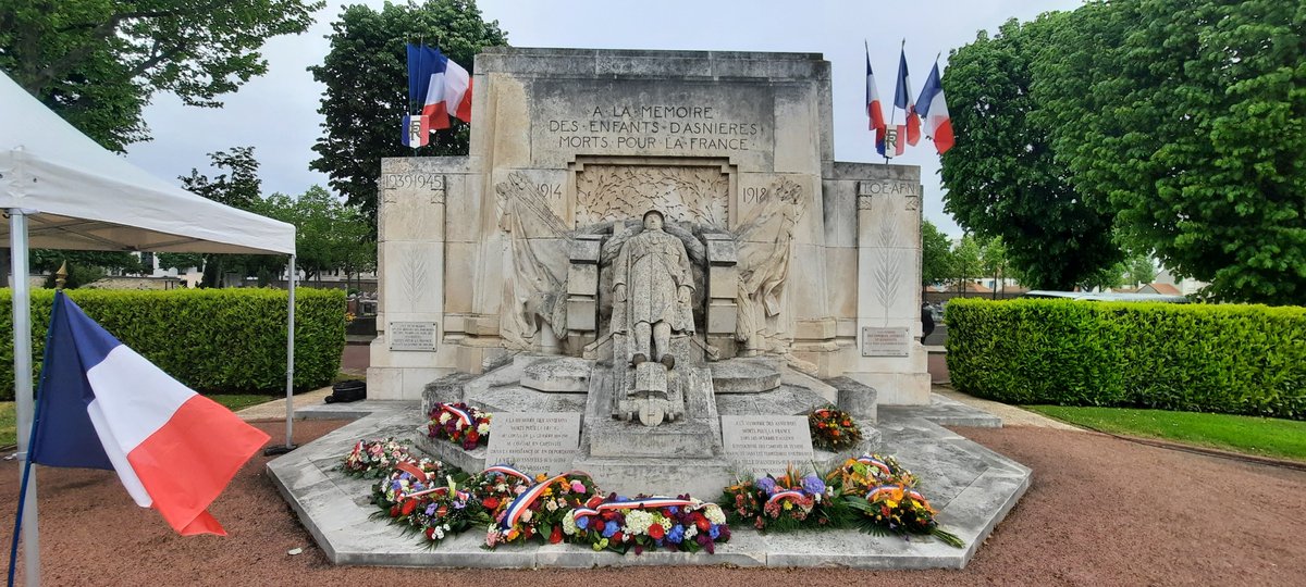 FXTronchon's tweet photo. En ce 8 Mai, au delà de la victoire sur la barbarie nazie nous rendons hommage à toutes celles et tous ceux qui se sont battus pour notre liberté la réconciliation des peuples européens.
#8Mai1945 #Asnieres #Asnieres&amp;Vous! https://t.co/vCAx2s4zJP