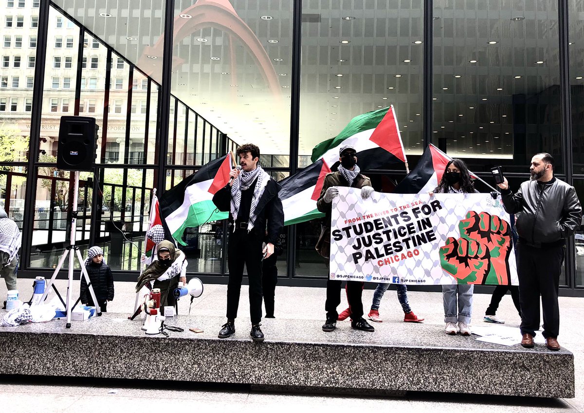 RepChuyGarcia's tweet image. Standing in solidarity today with the Palestinian community in Chicago calling for an end to the violent displacement of families in Sheikh Jarrah. #SaveSheikhJarrah