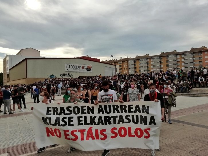Gran protesta en Arrotxapea por los jóvenes acusados de formar una «escisión de ETA»

naiz.eus/eu/info/notici…