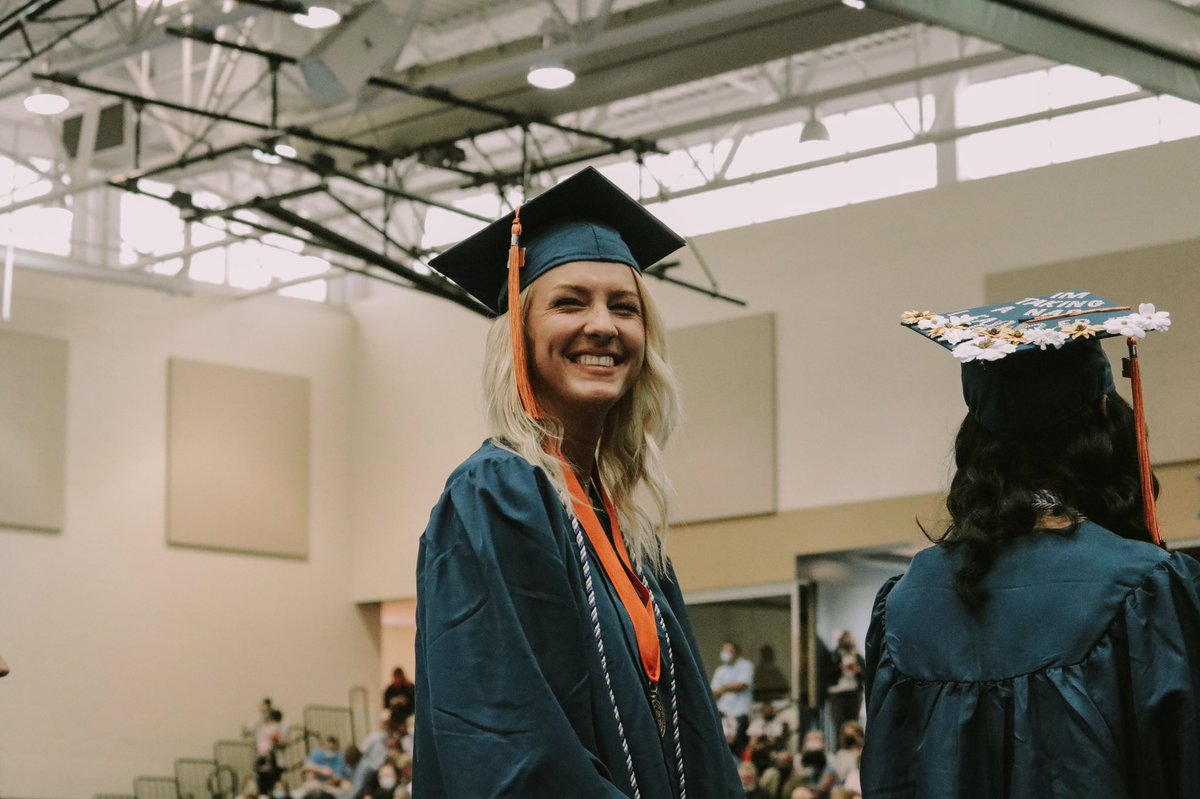 MidlandU's tweet photo. Turn those tassels β β you did it! Congrats to the class of 2021. We are so proud of you! π #MUCLASSOF2021 https://t.co/8MpKpY1Zdl