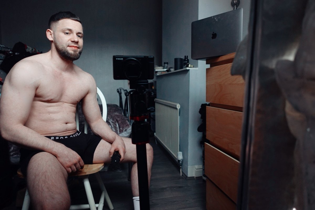 findomg0d's tweet photo. 🚨🚨💸RETWEET GAME💸🚨🚨

Another sub approaches wanting to be blessed with a RT game 😈🛐
I've been draining this sub all night but I'm not done yet. Let's drain it some more 💪

❤️ £2 ♻️ £2 💬 £2
💬 2 comments each
⌚ 20 mins https://t.co/T6VuQQErFk