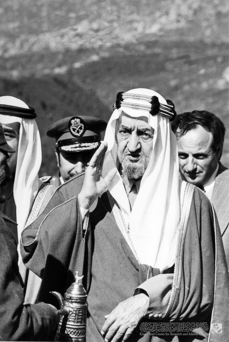 t257e's tweet photo. #منصات_التواصل_تحجب_الاقصي كما قال الملك فيصل رحمه الله :
 علموا اولاكم أن فلسطين محتلة ، وان المسجد الأقصئ أسير ، وان الكيان الصهيوني عدو ،وان المقاومة شرف ، وأنه لا يوجد دولة اسمها اسرائيل. https://t.co/7D8L68lgn5