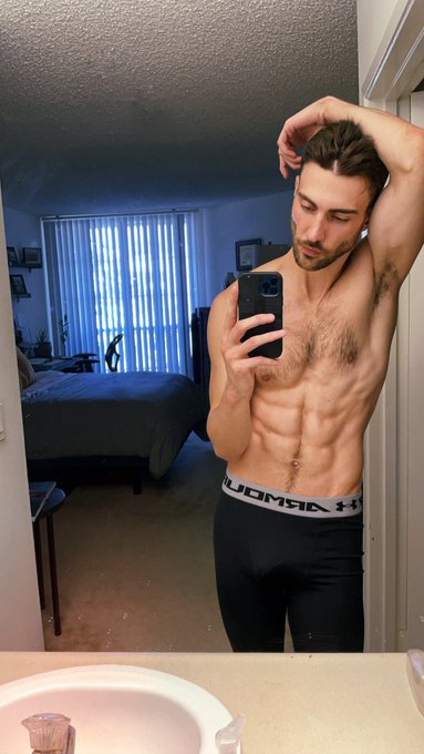 Tights on guys. Yes or no. https://t.co/V0RtuC72Tw<a href="/tag/darnit"class="tags"><span>#darnit</span></a><a href="/tag/hatewhenthathappens"class="tags"><span>#hatewhenthathappens</span></a>