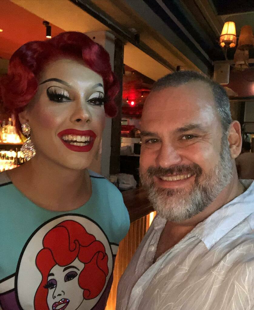 vinylLOVER70's tweet image. When you’re watching @rupaulsdragrace #australia and bump into @etceteraetcetera #etceteraetcetera #rupaul #rupaulsdragrace #rupaulsdragracedownunder @imperialerskineville #gay #instagay instagr.am/p/COoZhfRMoHV/ When you’re watching @rupaulsdragrace #australia and bump into @etc…