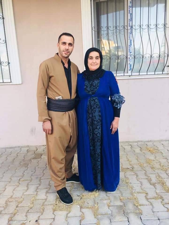 Başta annem olmak uzere tum annelerin anneler gunu kutlu olsun .. roja hemu dayikan pirozbit ❤🌷🌷🌷🥀🥀❤