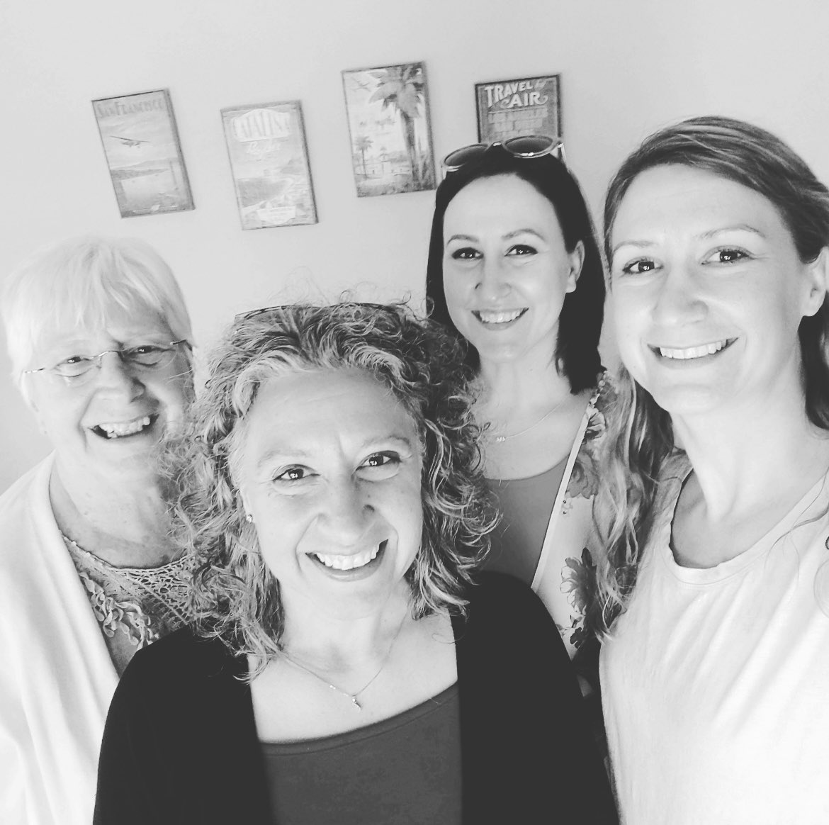 AnneRRockwell's tweet photo. The McKee girls https://t.co/ZJUgSHHo2x