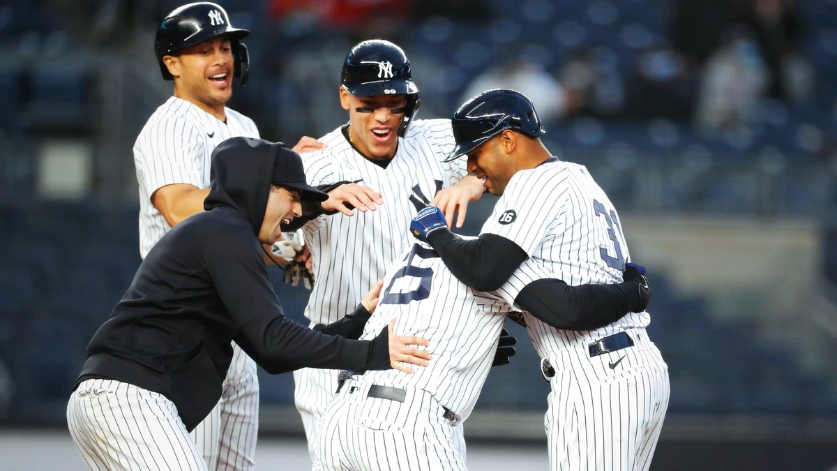 Yankees's tweet image. Teamwork ➡️ finish line